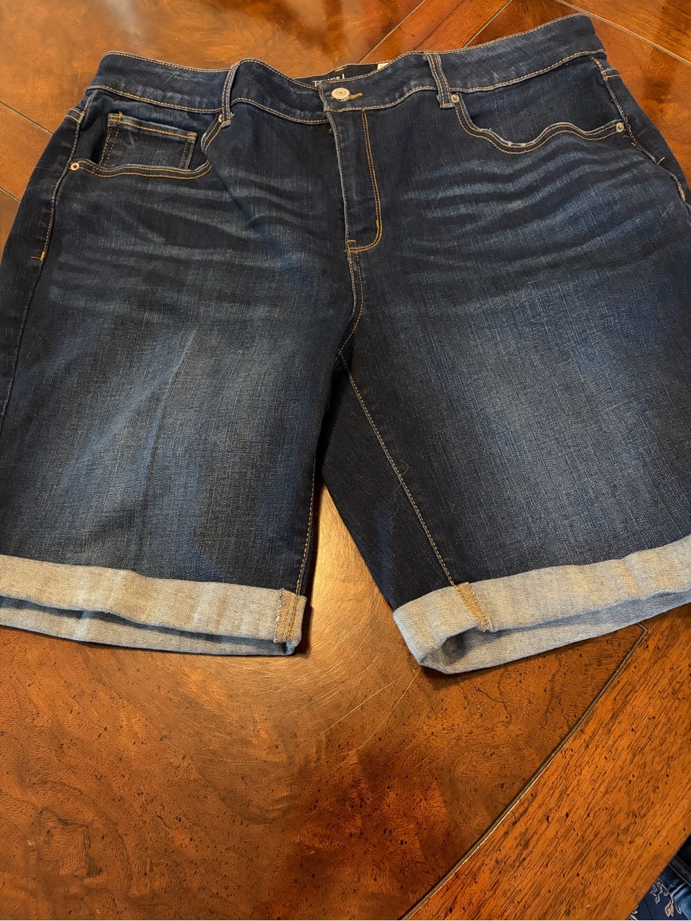 New Time and Tru Dark Blue Denim Rolled-Hem Women's Shorts size 18!